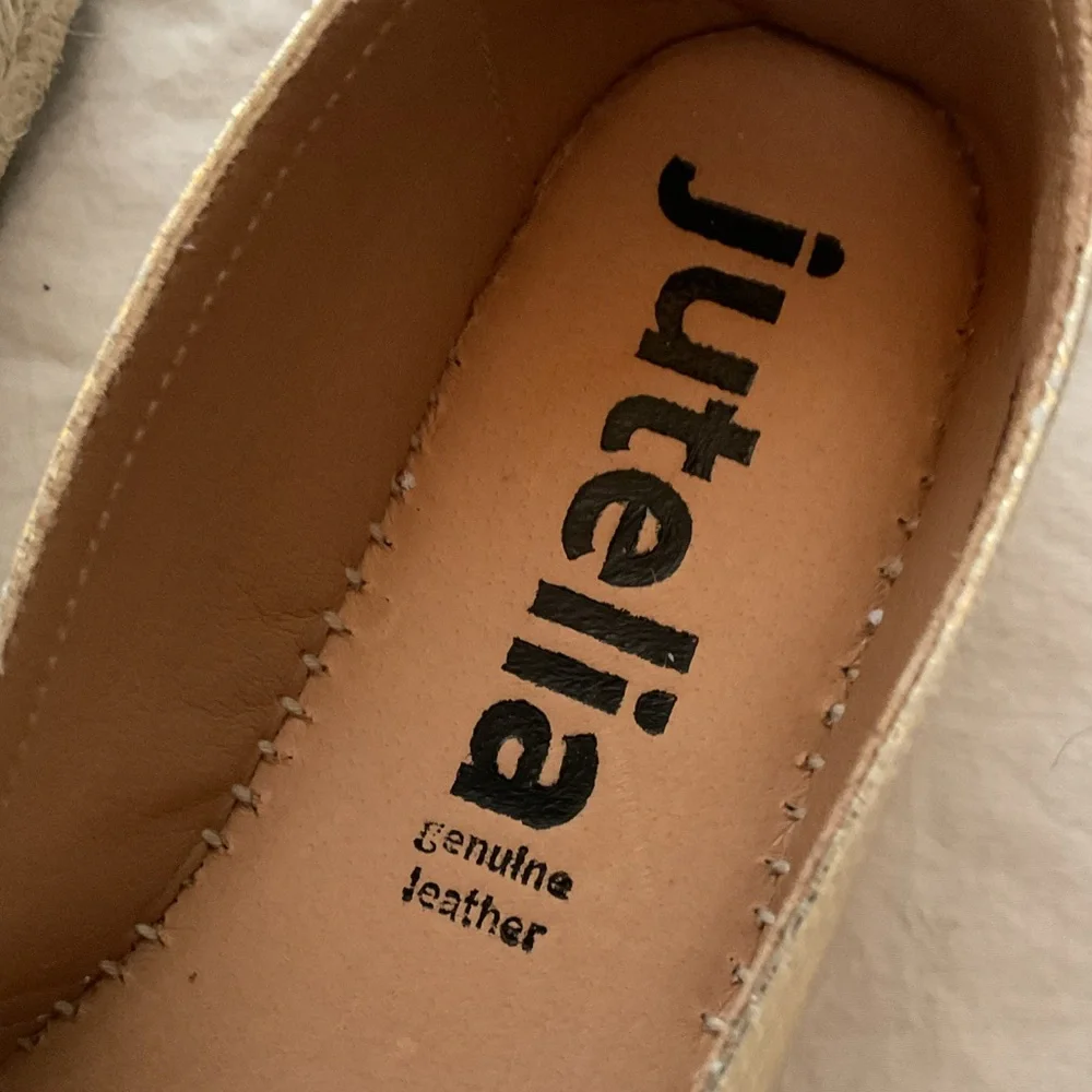 Jutelia Gold Espadrille Flats with Black Toe, 39